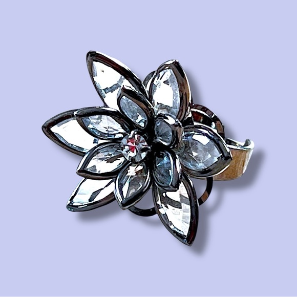 Crystal Facetted Lotus Flower Cocktail Ring - Picture 12 of 12